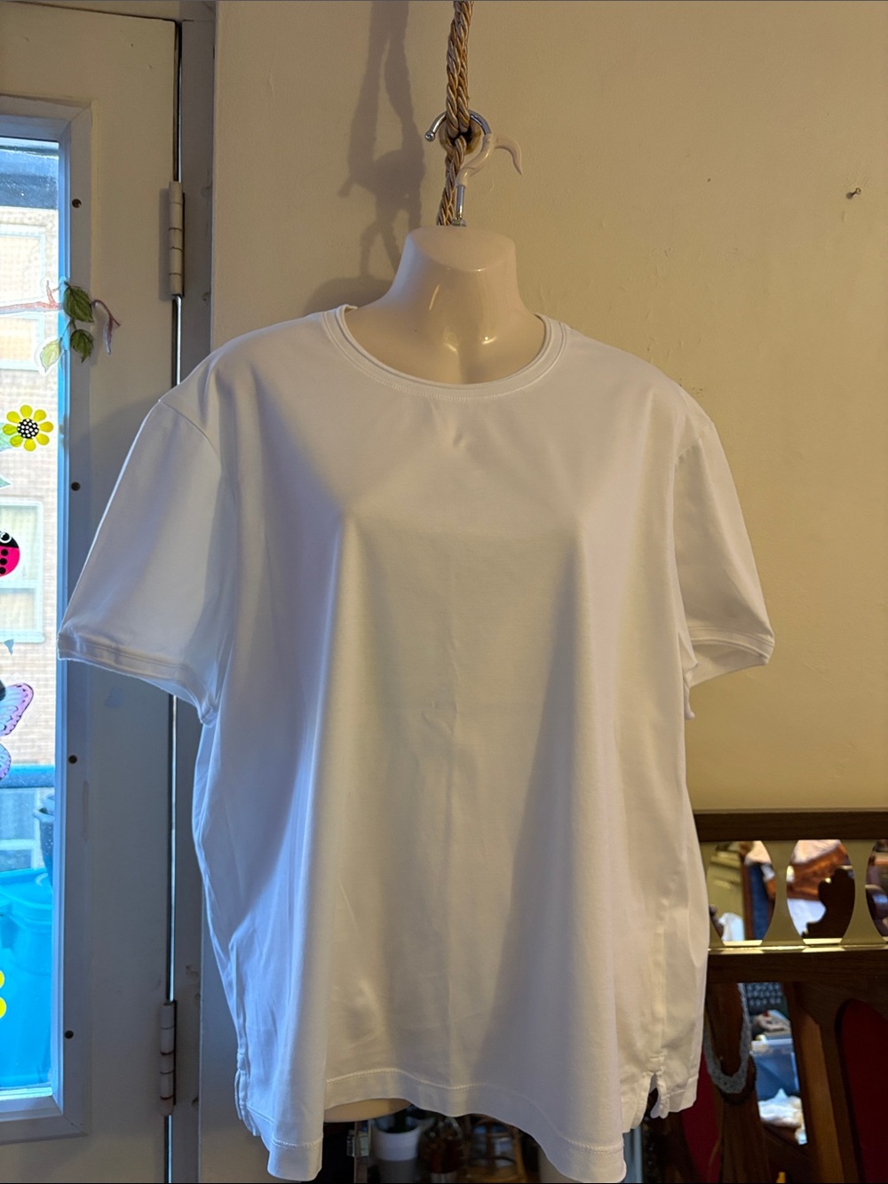 Club Monaco White Short Sleeve Crewneck Tee - Minimal Silhouette. Cotton